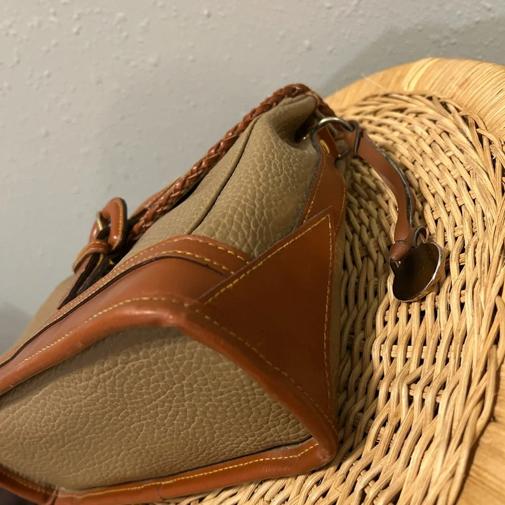 Dooney & Bourke reposhing this